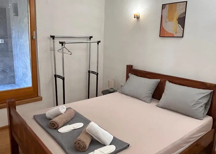 Stone Garden Apartment *