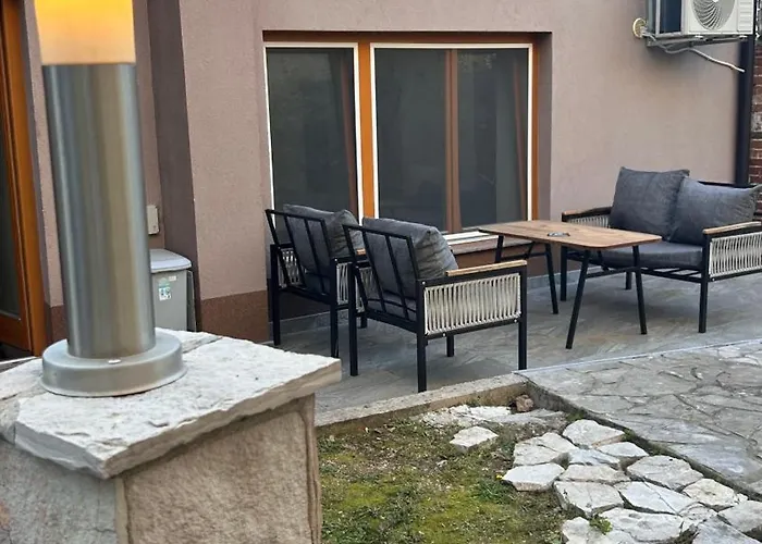 Stone Garden Apartment *